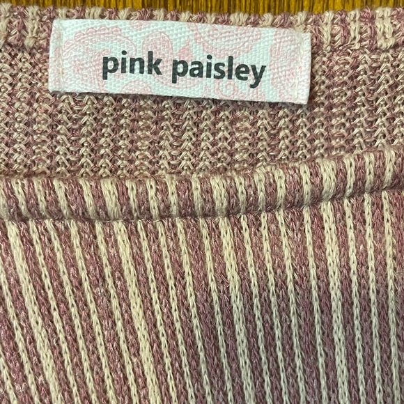 EUC Neutral colored key hole front & back cropped bell sleeve top. - Picture 3 of 4